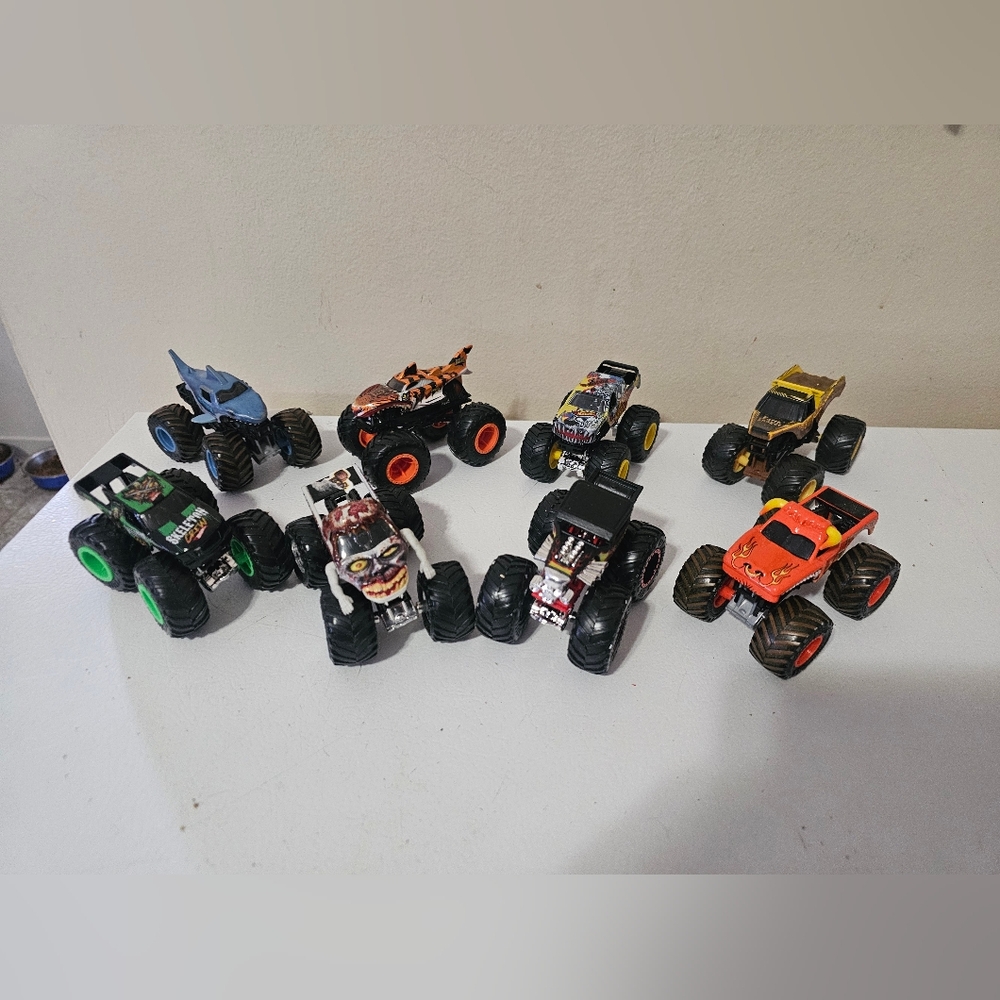 Hot Wheels Monster Trucks Set Of 8